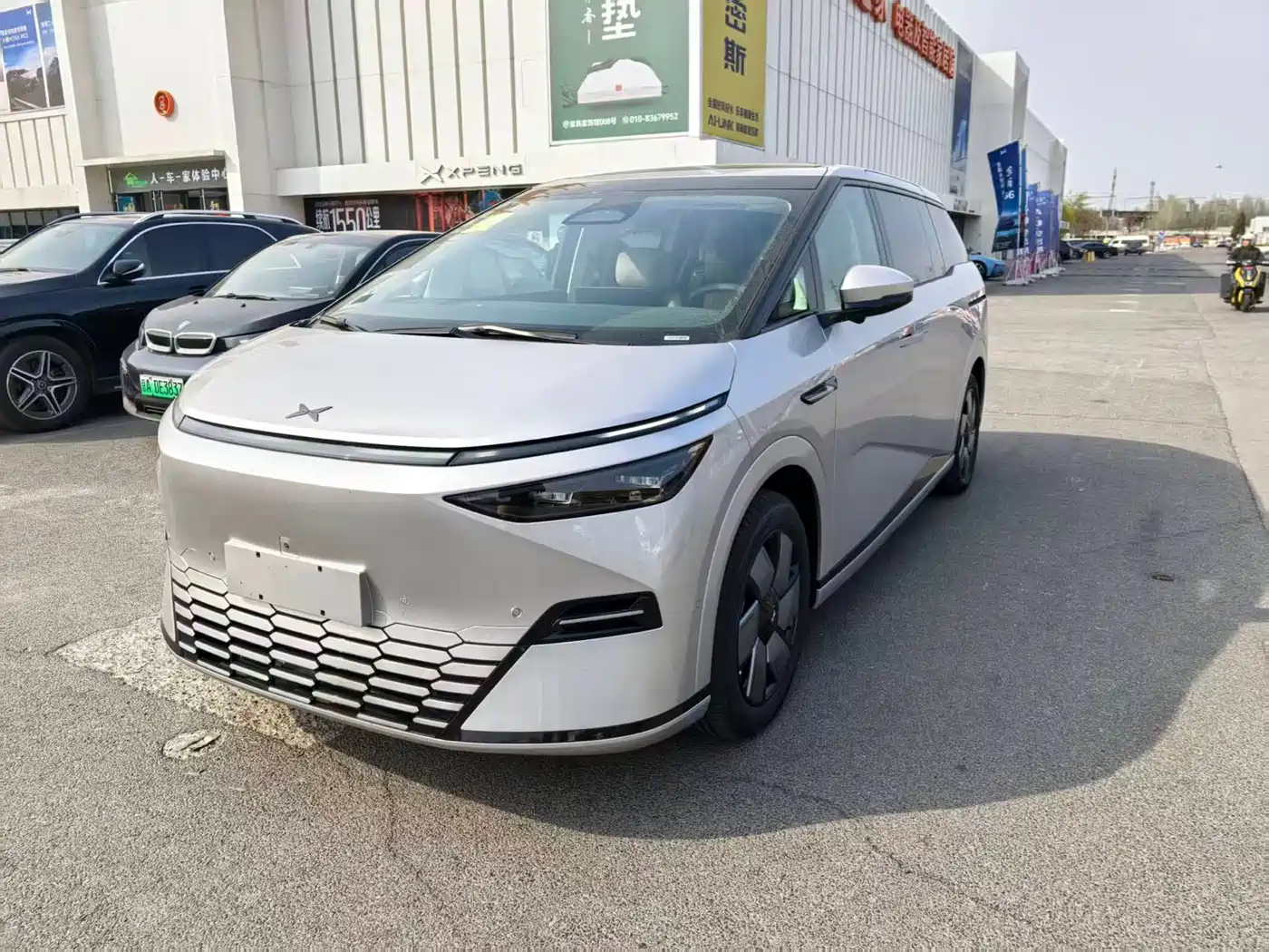 XPeng X9 exterior