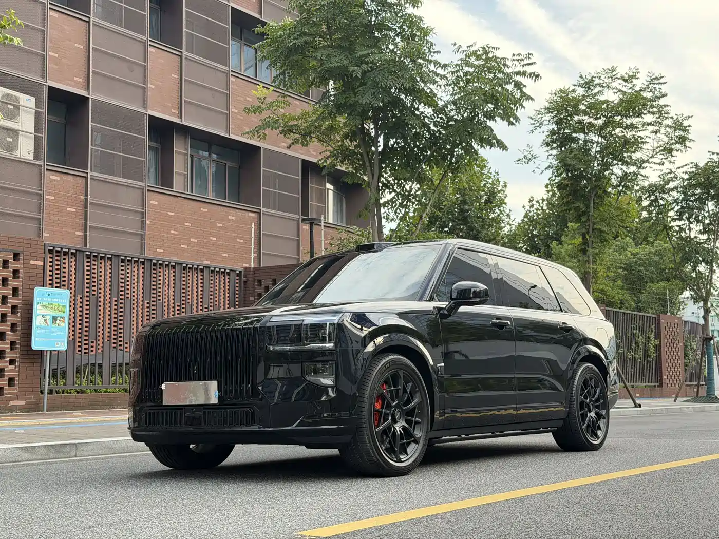 ZEEKR 9X exterior