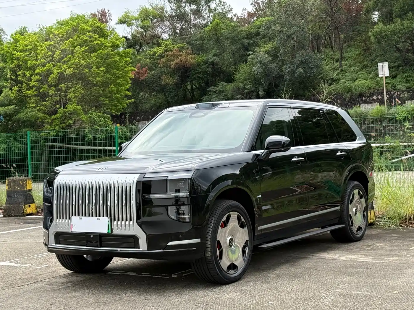 ZEEKR 9X exterior